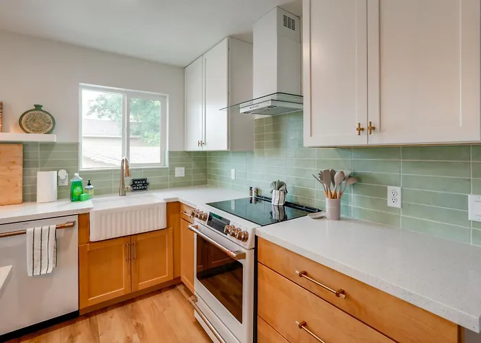 2 Mi To Dtwn: Gorgeous Gem W/ Private Yard *