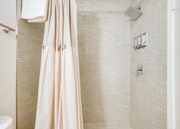 Holiday home 2 Mi To Dtwn: Gorgeous Gem W/ Private Yard