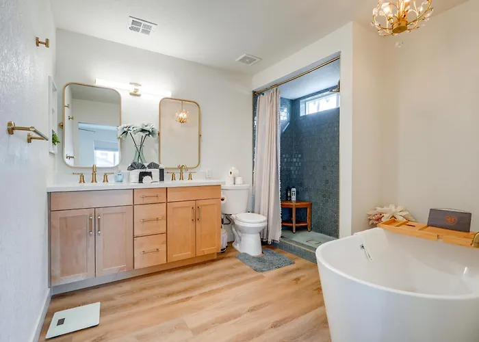 Holiday home 2 Mi To Dtwn: Gorgeous Gem W/ Private Yard Gilbert