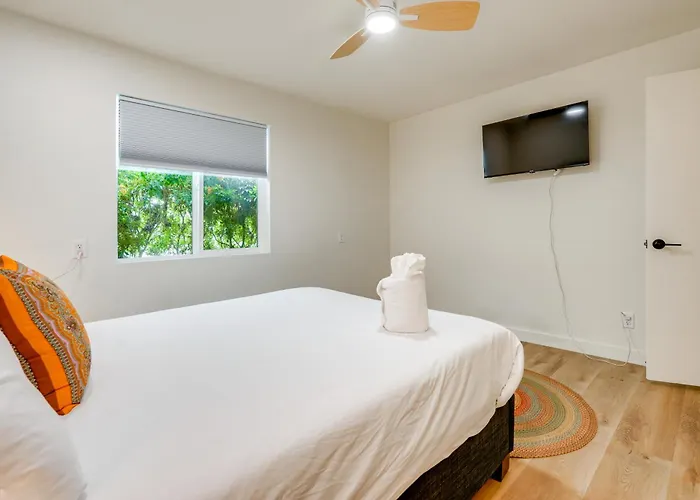 Holiday home 2 Mi To Dtwn: Gorgeous Gem W/ Private Yard