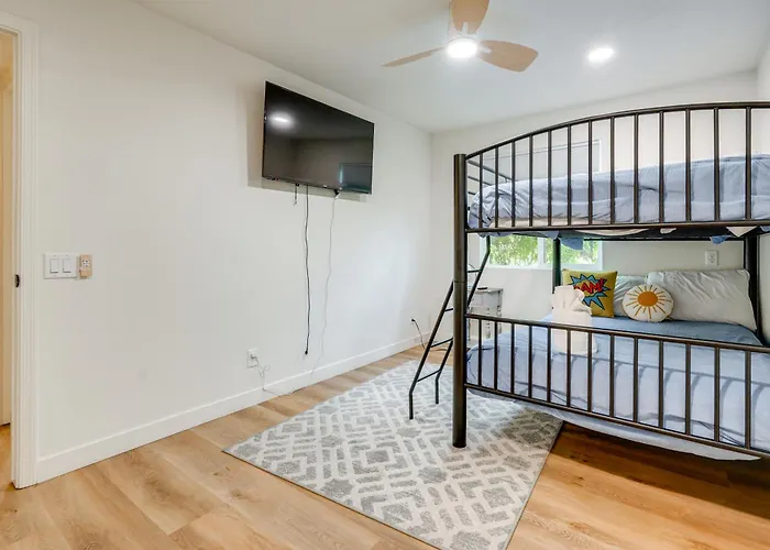 2 Mi To Dtwn: Gorgeous Gem W/ Private Yard Holiday home Gilbert