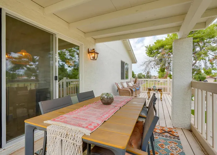 2 Mi To Dtwn: Gorgeous Gem W/ Private Yard Holiday home